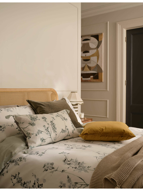 Marks & Spencer Кадифена възглавничка с кант Marks & Spencer жълта