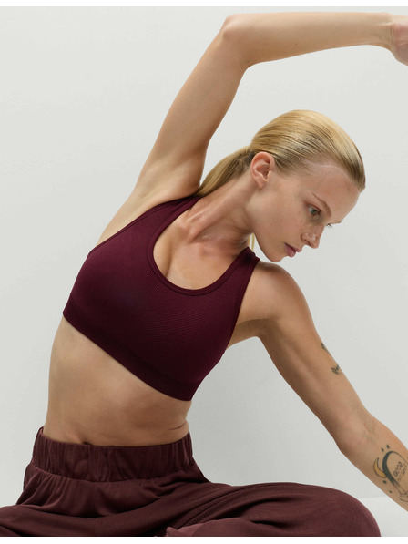 Marks & Spencer Средно подсилен двустранен безшевен спортен сутиен Marks & Spencer червен