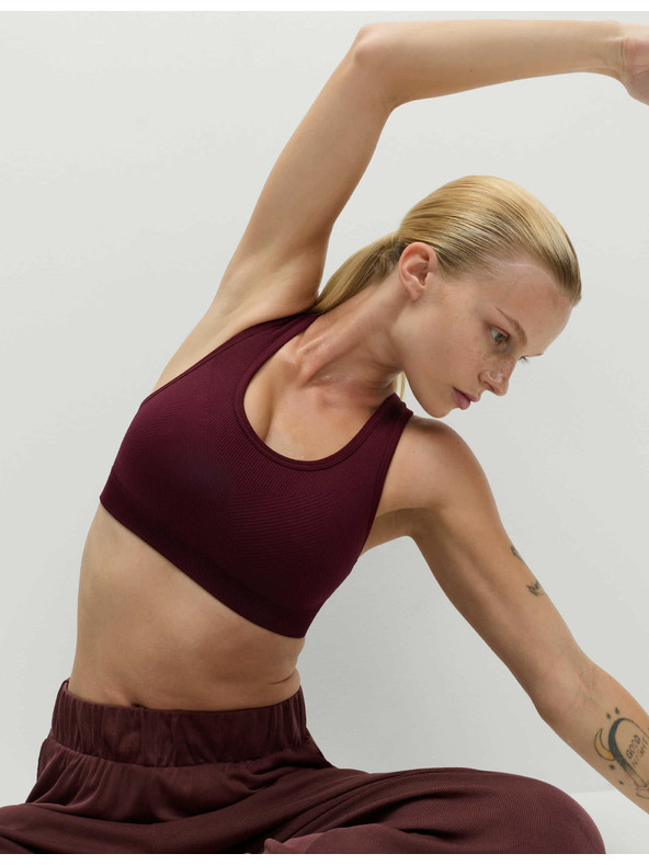 Marks & Spencer Средно подсилен двустранен безшевен спортен сутиен Marks & Spencer червен