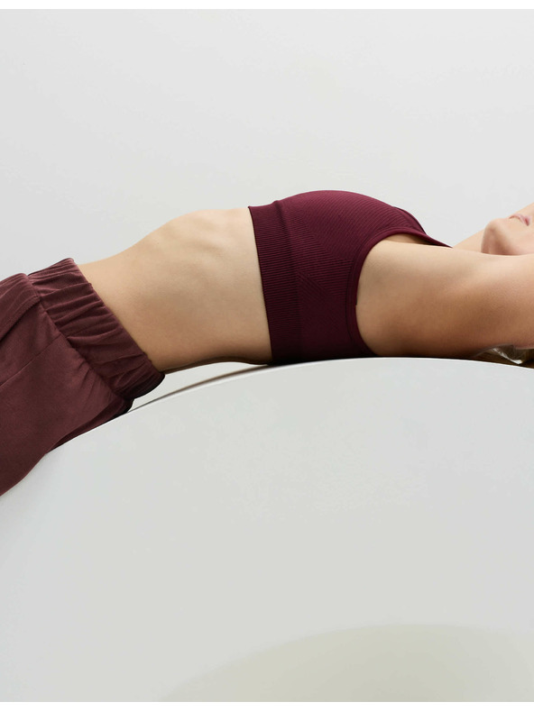 Marks & Spencer Средно подсилен двустранен безшевен спортен сутиен Marks & Spencer червен