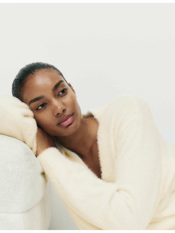 Marks & Spencer Мек плетен пухен топ с V-образно деколте Marks & Spencer cremav