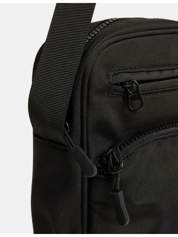 Marks & Spencer Чанта през рамо от Stormwear™ материя, устойчива на износване Marks & Spencer черна