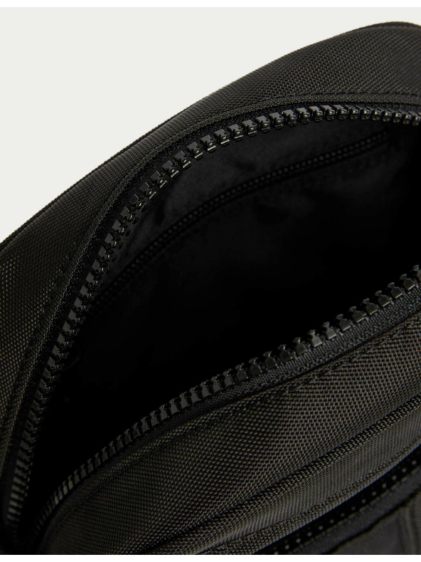 Marks & Spencer Чанта през рамо от Stormwear™ материя, устойчива на износване Marks & Spencer черна