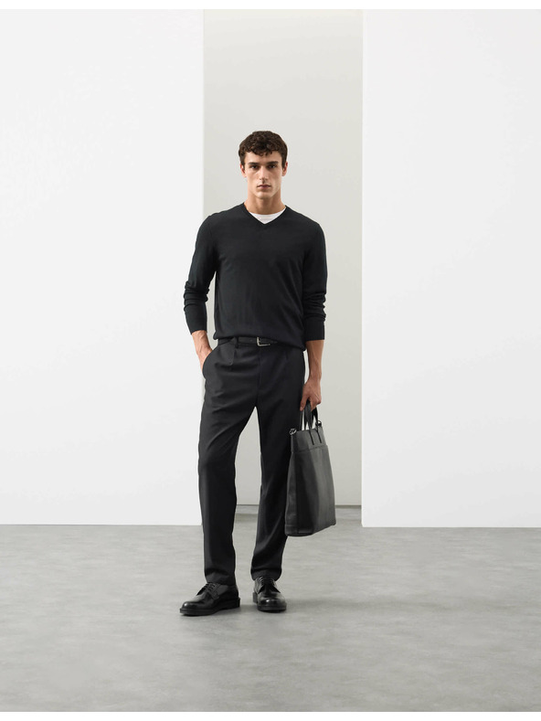 Marks & Spencer Суитшърт с V-образно деколте от чиста извънредно фина вълна мерино Marks & Spencer черна