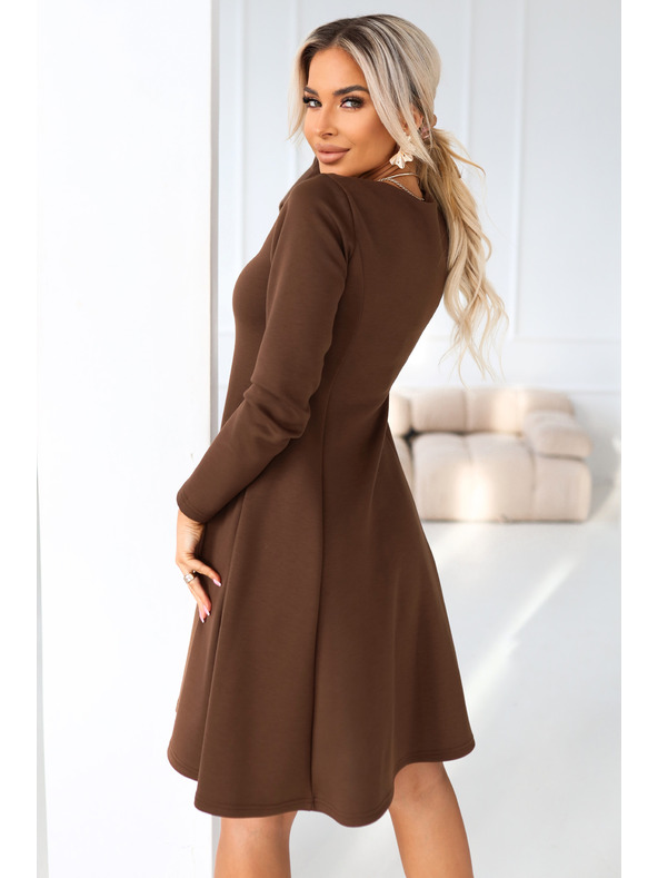 numoco IVANA удобни трапецовидни рокли с деколте и дълъг ръкав - шоколадово кафяво