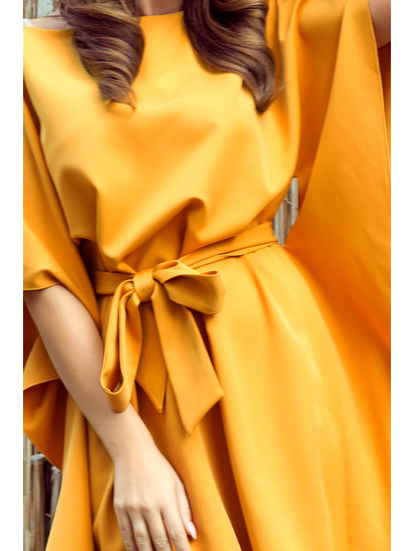 numoco SOFIA Рокля с пеперудени ръкави - медена