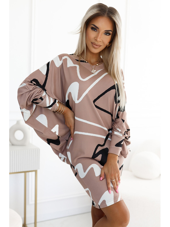 numoco Удобна прилеп рокля с деколте - бежово с черно-бял десен