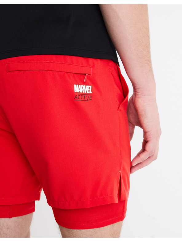 Celio Червени спортни шорти Celio Marvel - Iron Man