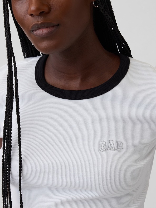 GAP Ребрести тениска с лого GAP