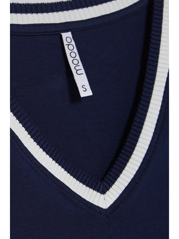 Moodo Памучна блуза с V-образно деколте в морско синьо Moodo