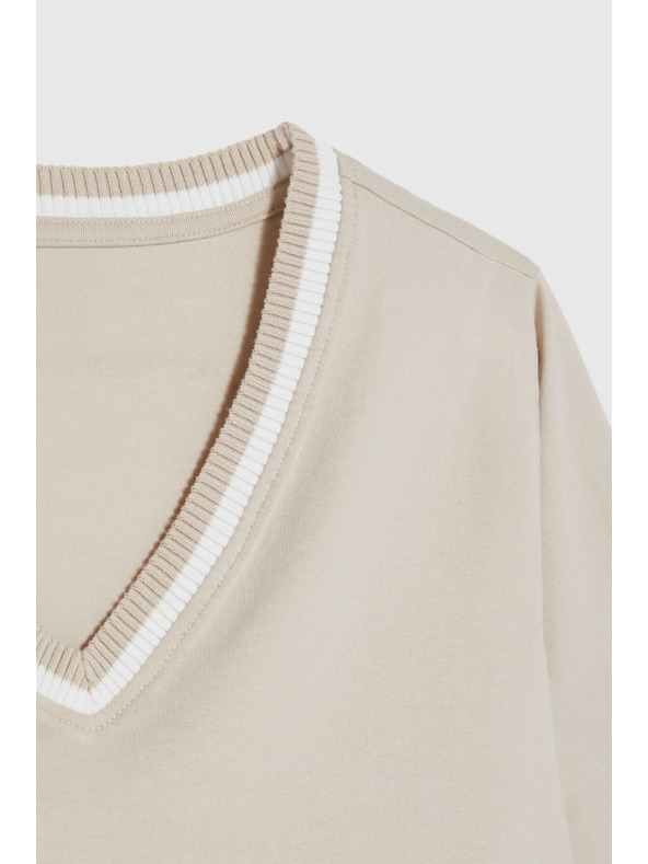 Moodo Памучна блуза с V-образно деколте в бежово Moodo