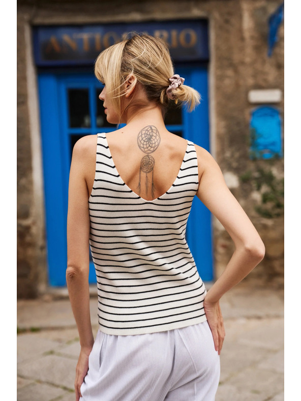 Moodo Бежов памучен топ на ивици Moodo