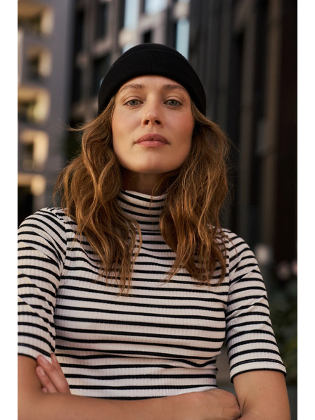 Moodo Черна гладка шапка Moodo