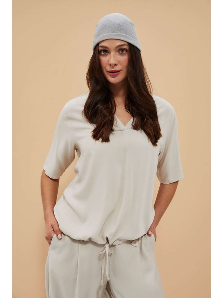 Moodo Пясъчно кафява риза Moodo с връзване в талията и деколте във формата на V