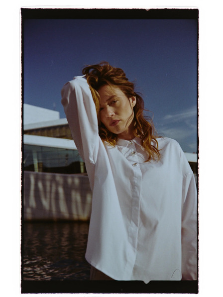 Moodo Бяла риза с декоративни копчета Moodo