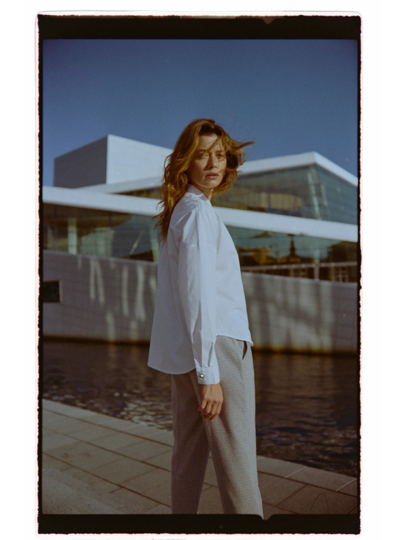 Moodo Бяла риза с декоративни копчета Moodo