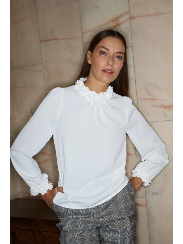Moodo Бяла риза с декоративно деколте Moodo