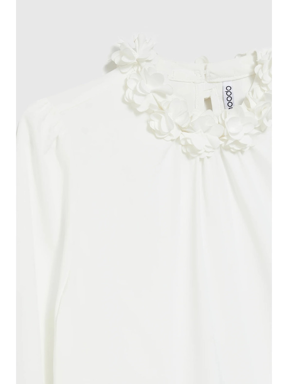 Moodo Бяла риза с декоративно деколте Moodo