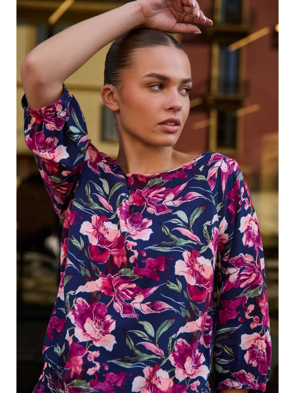 Moodo Тъмносиня вискозна риза Moodo с цветен принт