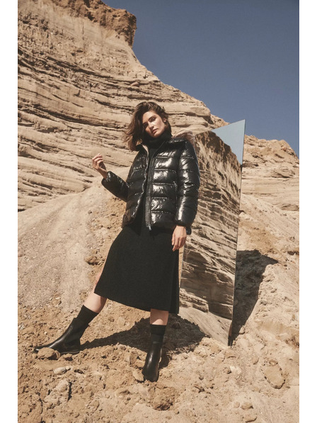 Moodo Черно подплатено късо яке с качулка Moodo