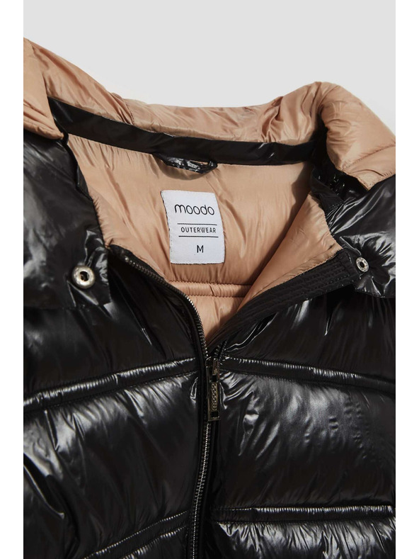 Moodo Черно подплатено късо яке с качулка Moodo