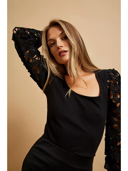 Moodo Черна тениска с дантелени ръкави Moodo