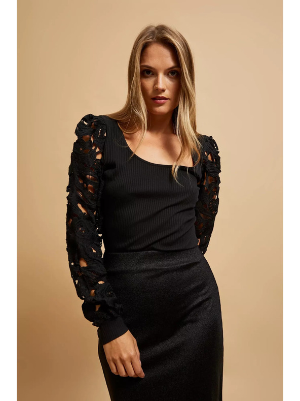 Moodo Черна тениска с дантелени ръкави Moodo