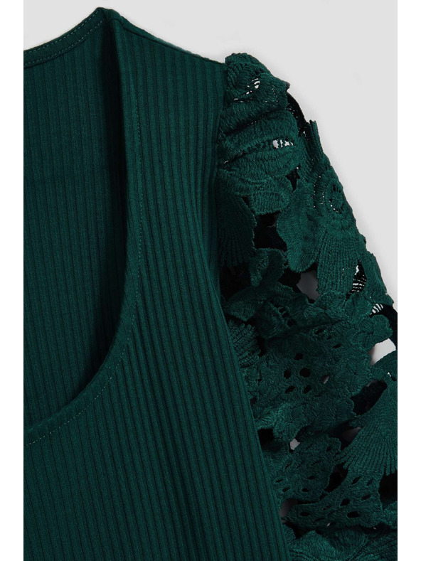 Moodo Смарагдова тениска с дантелени ръкави Moodo