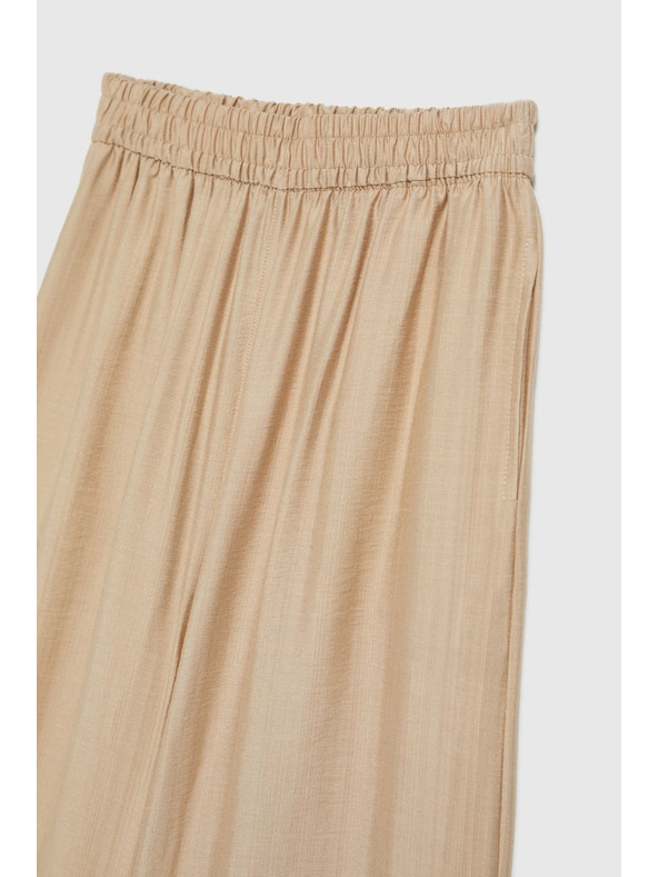 Moodo Бежови панталони с широки крачоли и ластик в талията Moodo