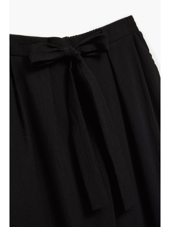 Moodo Гладки панталони с широки крачоли и колан в талията черни Moodo