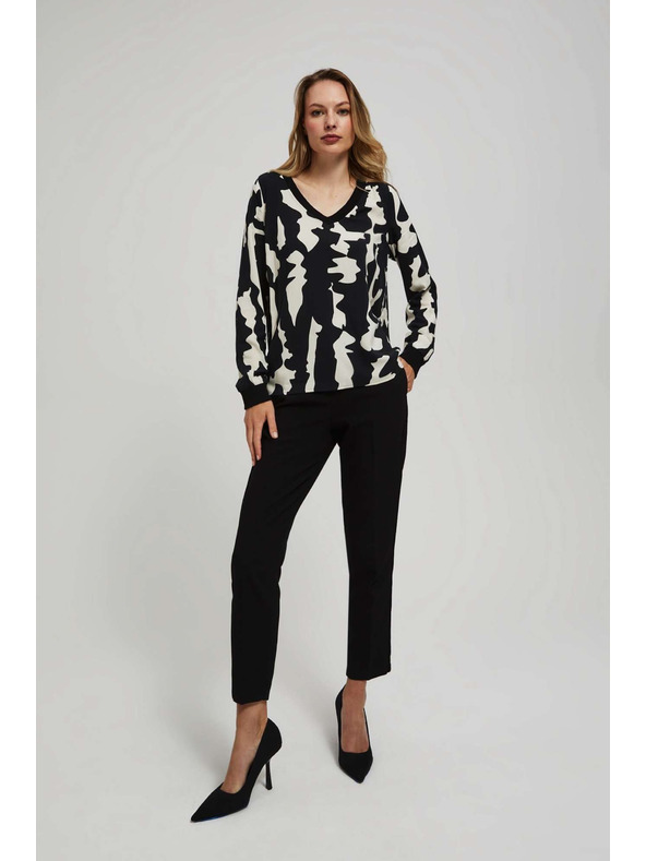 Moodo Щампована риза с V-образен деколте в черно Moodo