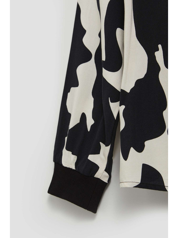 Moodo Щампована риза с V-образен деколте в черно Moodo