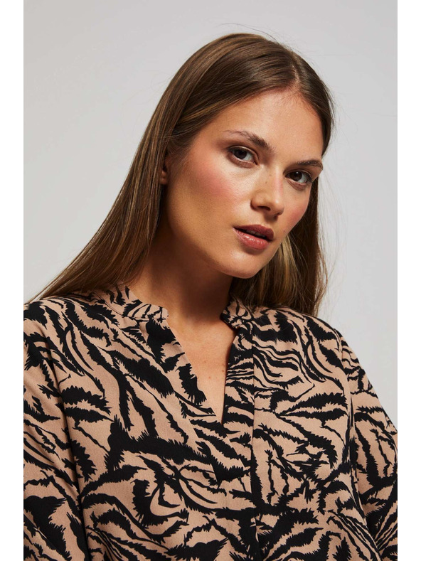 Moodo Щампована риза с V-образен деколте в тъмно бежово Moodo