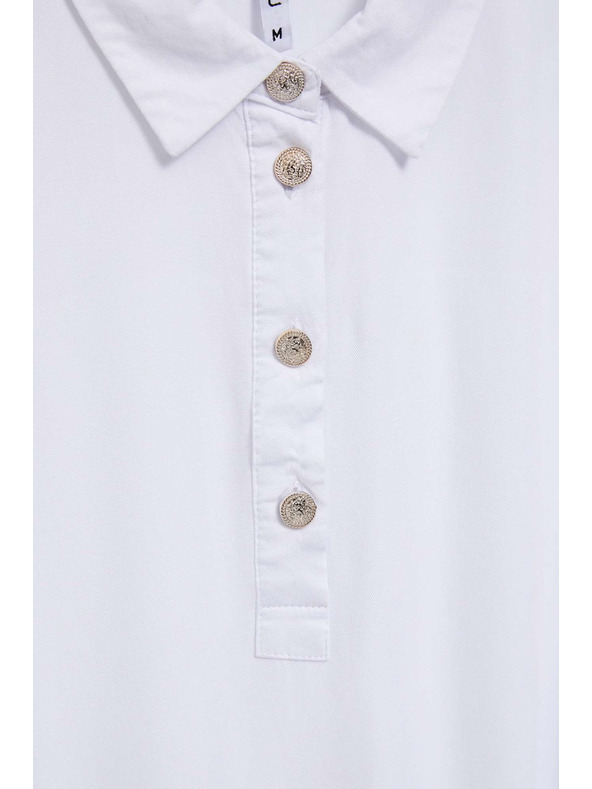 Moodo Бяла блуза с декоративни копчета на деколтето и ръкавите Moodo