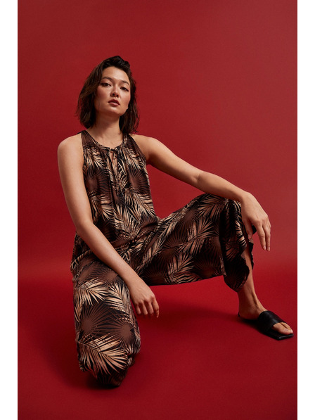 Moodo Черна риза с тропически десен и връзано деколте Moodo