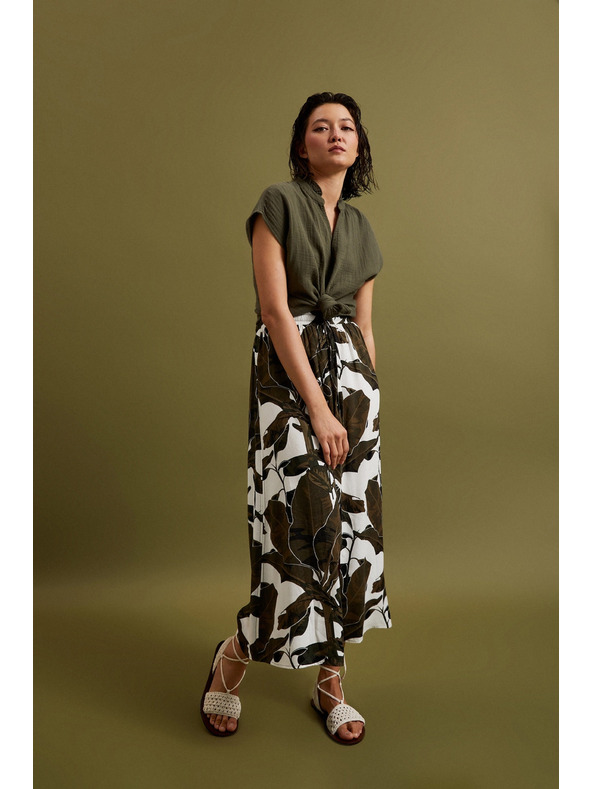 Moodo Памучна блуза с V-образно деколте маслинена Moodo