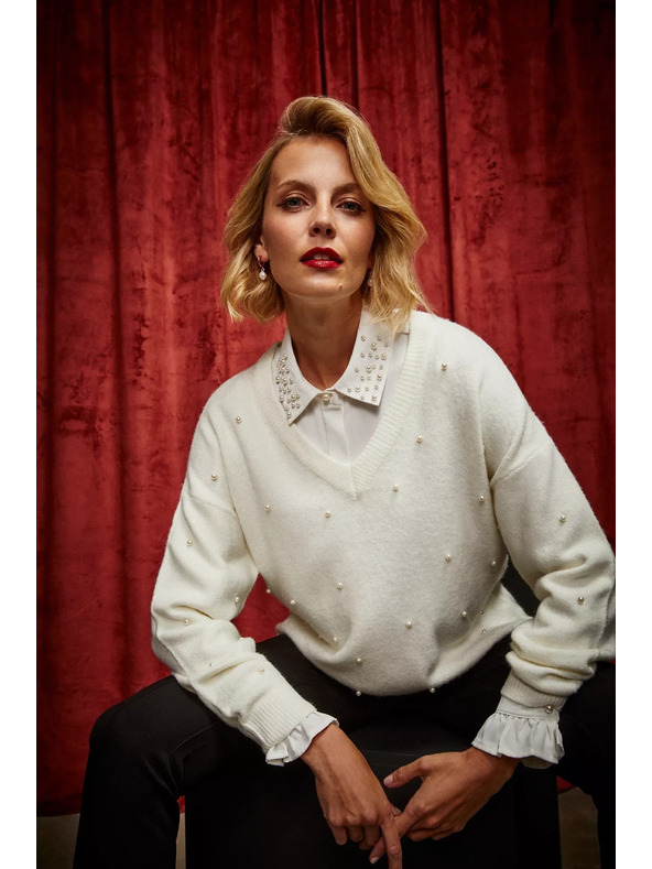 Moodo Суитшърт с V-образно деколте с перлени мъниста Moodo