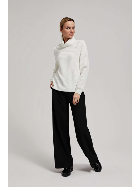 Moodo Суитшърт с широко поло яка в перлен цвят Moodo