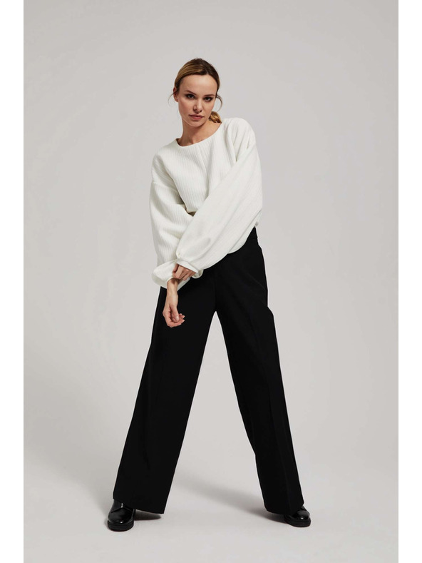 Moodo Суитшърт с широко поло яка в перлен цвят Moodo