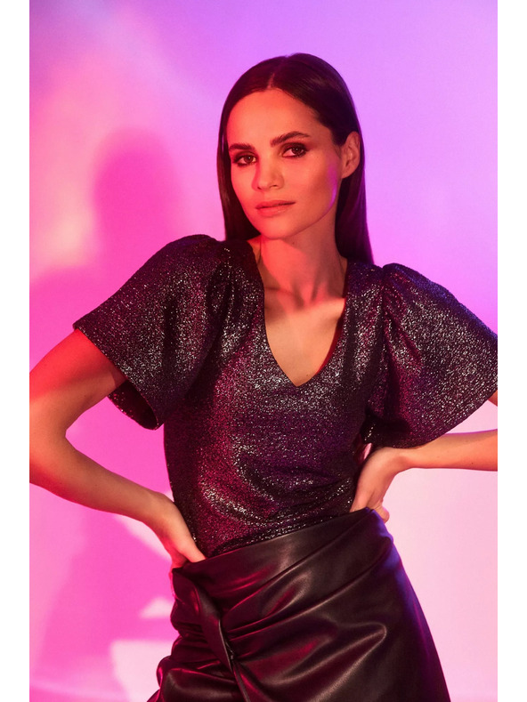 Moodo Блуза с V-образно деколте и надиплени къси ръкави черна Moodo