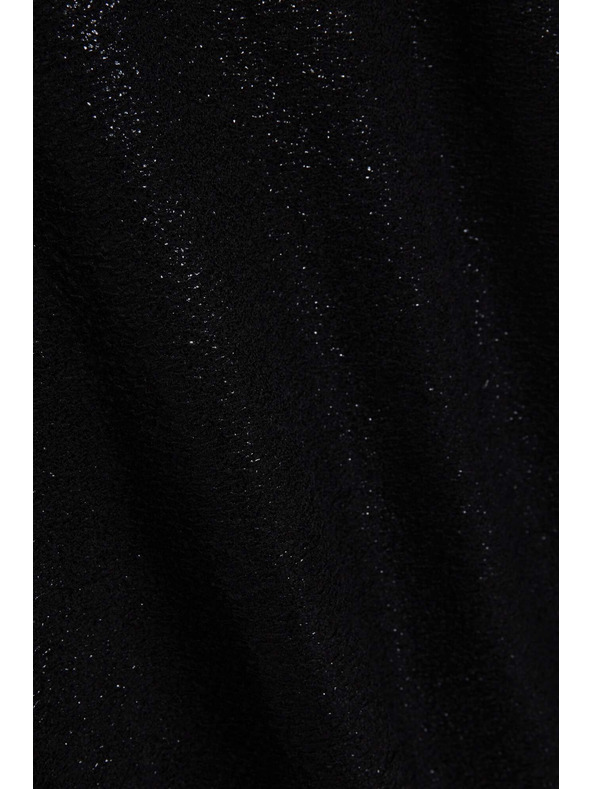 Moodo Елегантна черна блуза с V-образно деколте от лъскав материал Moodo