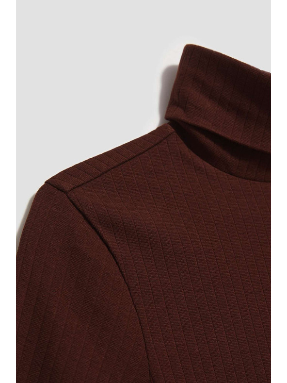 Moodo Ребрена блуза с висока яка кафява Moodo