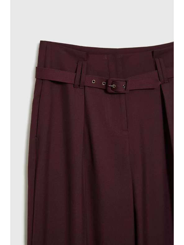 Moodo Бордо панталони със структура и колан Moodo