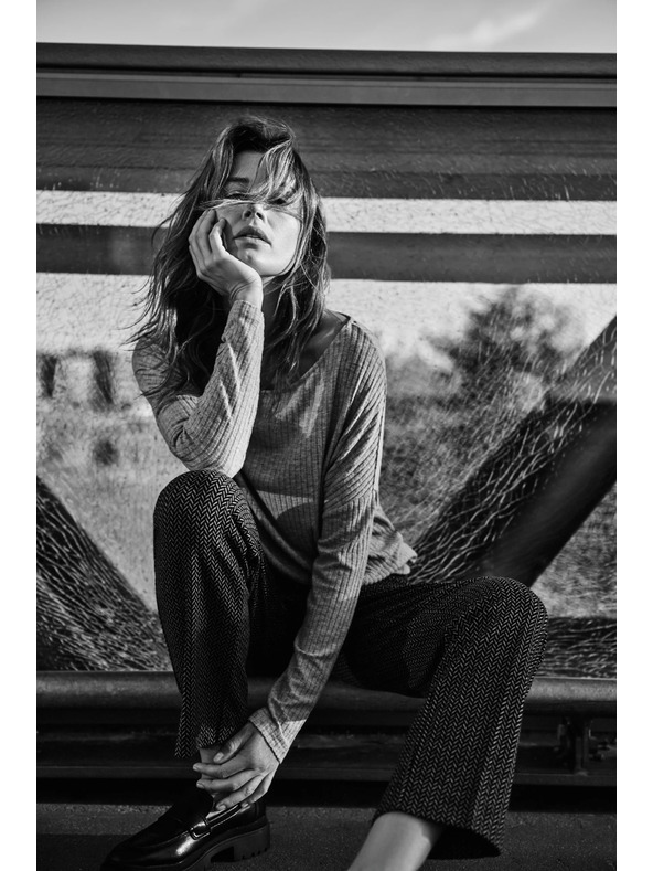 Moodo Графитни панталони с десен рибена кост Moodo