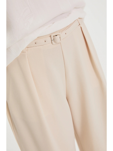 Moodo Бежови панталони с колан Moodo