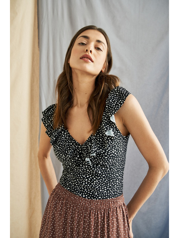 Moodo Цял бански костюм с декоративно деколте в черно Moodo