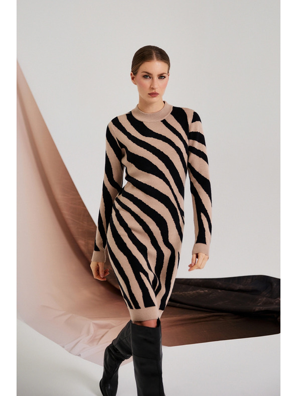 Moodo Прилепнали бежови рокли Moodo