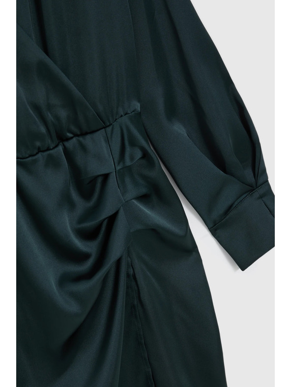 Moodo Зелени рокли с набор около бедрата Moodo