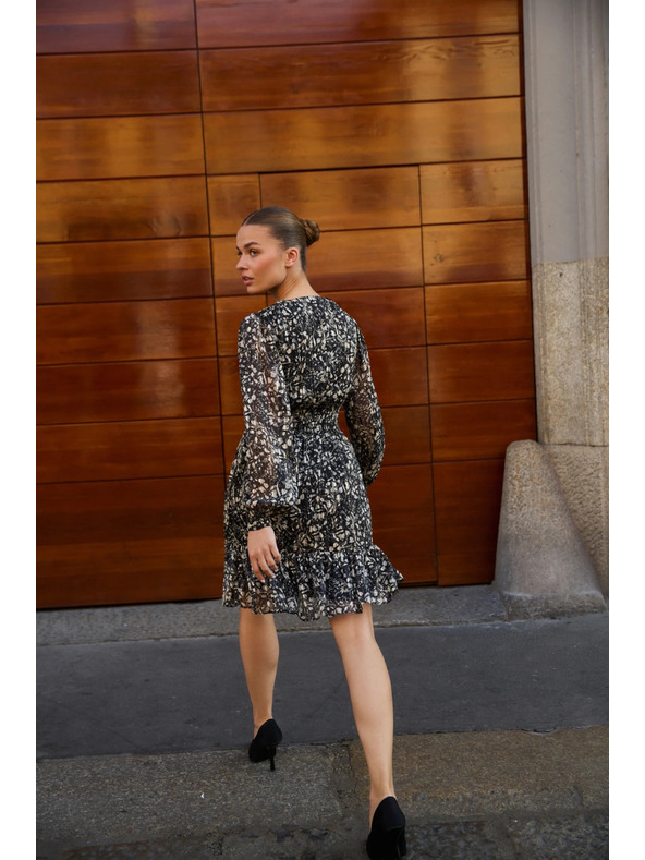 Moodo Щампосани рокли с деколте в черно Moodo