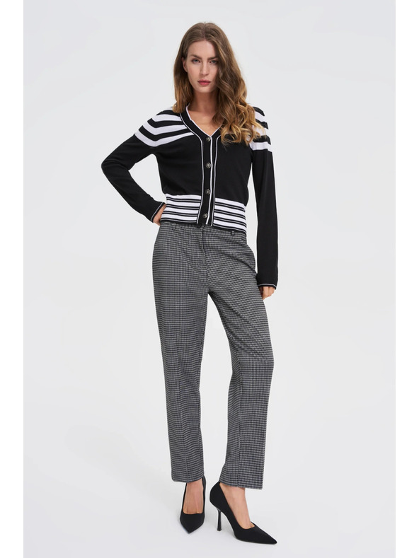 Moodo Пуловер с декоративни копчета в черно Moodo